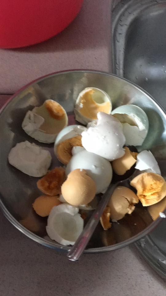 Beli telur asin, wanita ini terkejut melihat isinya