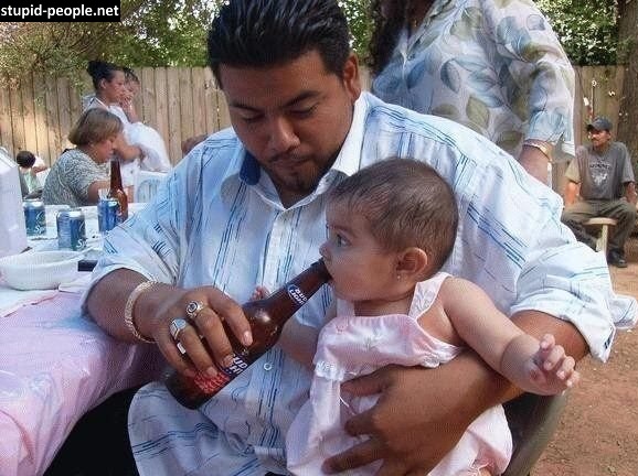 10 Cara momong anak yang malah bikin geli sendiri, kok gitu ya?