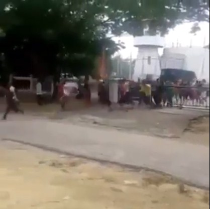 Video amatir detik-detik kaburnya ratusan napi dari rutan di Pekanbaru