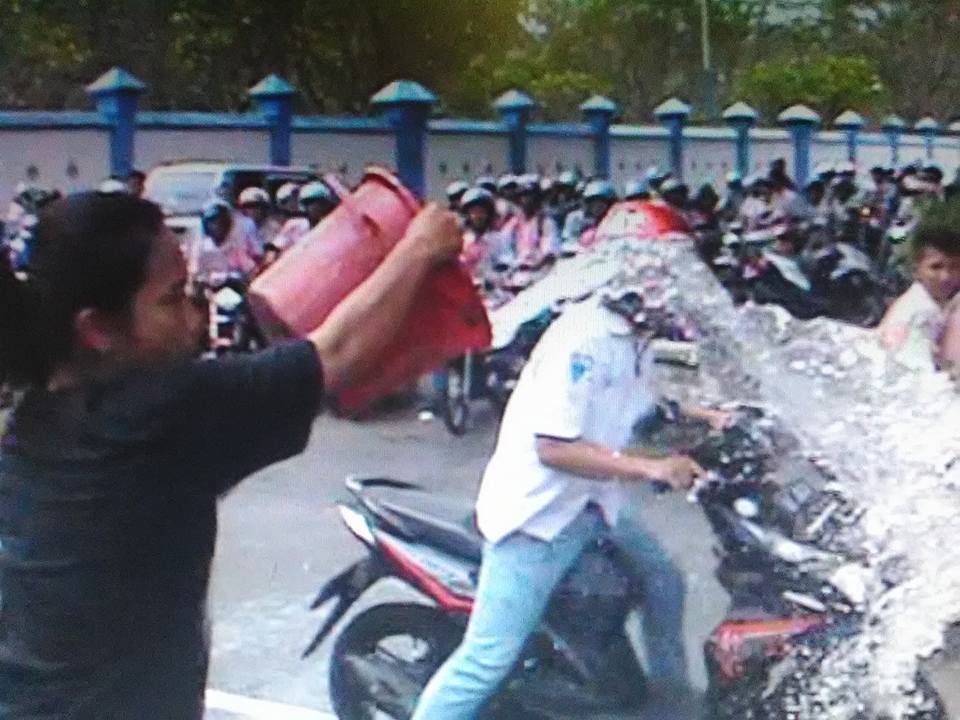 Ini sosok Widarti, emak-emak yang bubarkan konvoi pelajar pakai ember