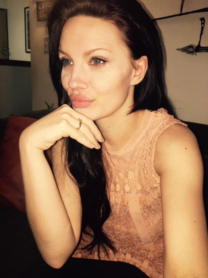 Melissa Baizen disebut 'kembaran' Angelina Jolie, benar-benar mirip ya