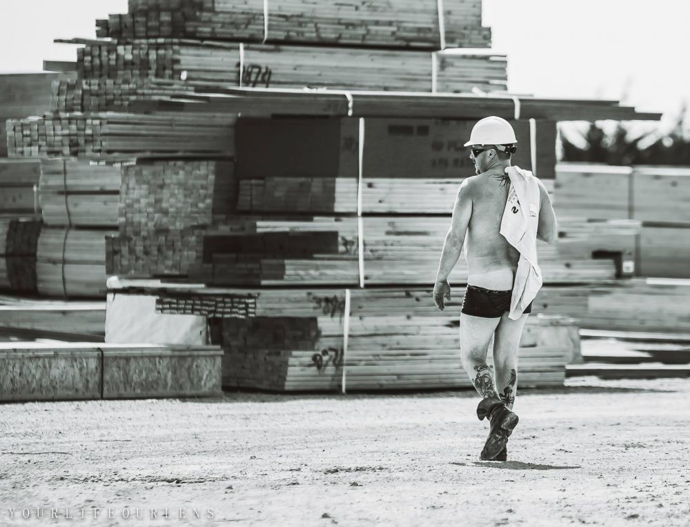 10 Foto suami berpose bak model wanita dewasa ini bikin nyengir geli