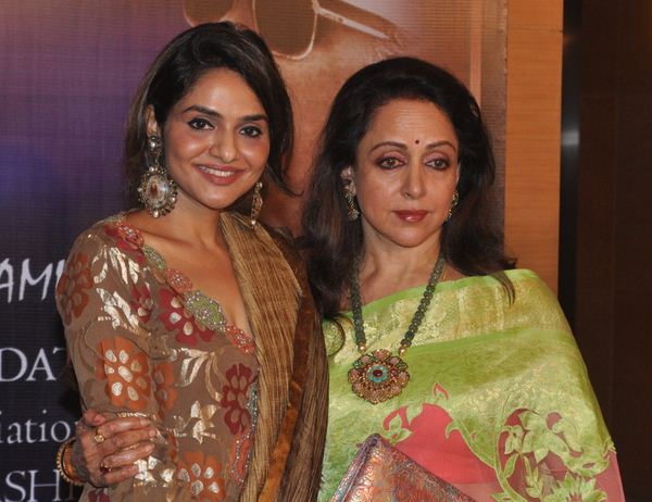 10 Hubungan keluarga para seleb Bollywood ini jarang diketahui