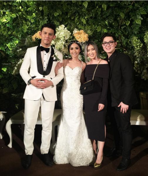 10 Foto meriahnya resepsi pernikahan Rinni & Jevin konsep garden party