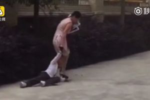 Aksi guru SD jambak rambut dan menyeret muridnya ini bikin geregetan