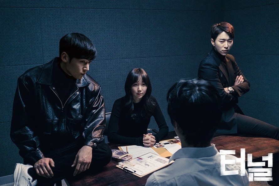 12 Foto Yun Hyunmin, detektif di K-Drama Tunnel yang bikin cewek baper