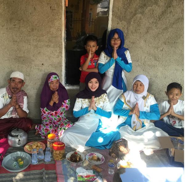 Potret sederhana keluarga Zaskia Gotik, jauh dari kesan glamor