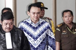 Sebelum masuk rutan, Ahok lambaikan tangan
