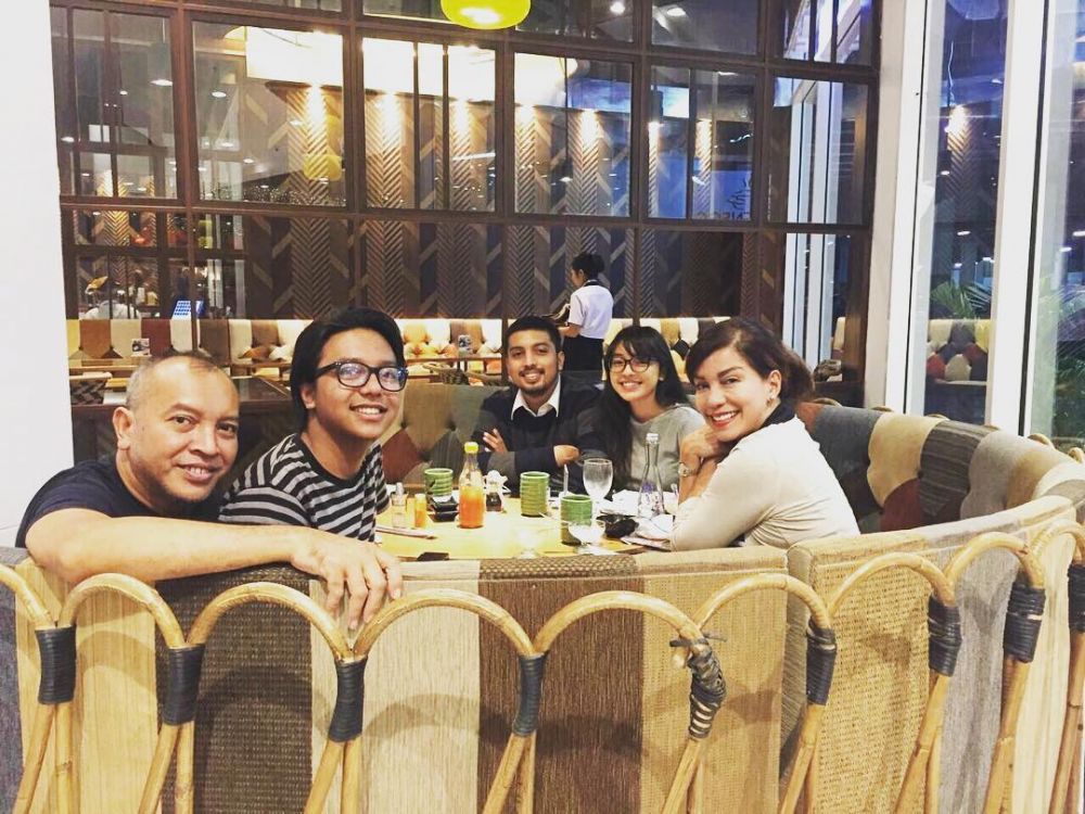 12 Potret kekompakan Haque bersaudara dengan keluarga