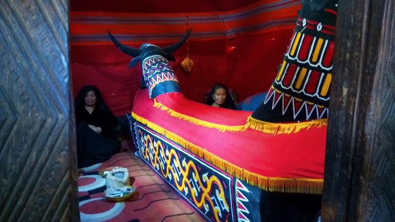 Di daerah ini jenazah bertahun-tahun disemayamkan di rumah, kenapa ya?