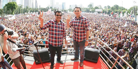 11 Potret kebersamaan Ahok-Djarot, bukti keduanya brother goals abis