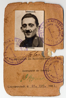 15 Foto lawas ini ungkap keseharian korban Holocaust di pengasingan