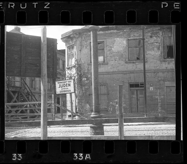 15 Foto lawas ini ungkap keseharian korban Holocaust di pengasingan