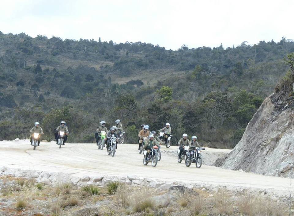 9 Gaya Presiden Jokowi naik motor trail di Wamena, kerennya tiada dua