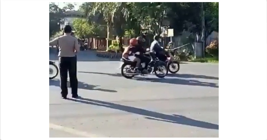 Alasan polisi di video ini hentikan lalu lintas nggak terduga banget
