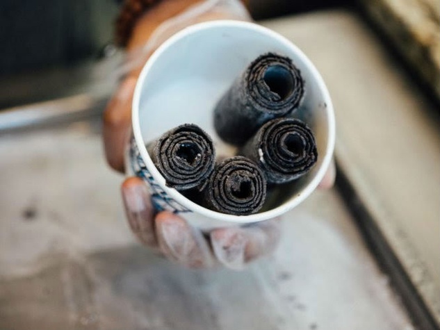 Es krim hitam pekat dari arang yang lagi hits, udah coba belum nih?