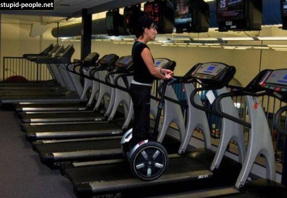 10 Kelakuan orang ini mengundang tawa, aneh-aneh aja