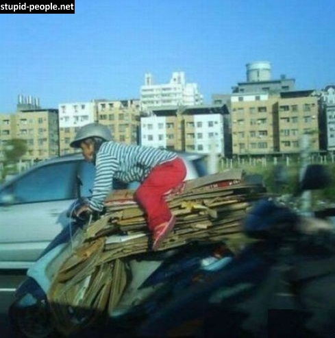 10 Kelakuan orang ini mengundang tawa, aneh-aneh aja