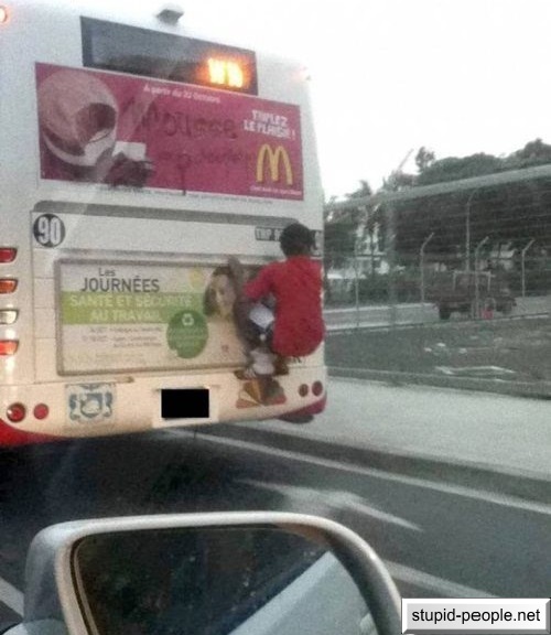 10 Kelakuan orang ini mengundang tawa, aneh-aneh aja