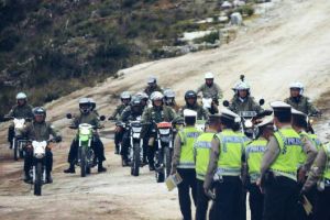 10 Editan foto Jokowi saat naik motor trail ini kocak abis