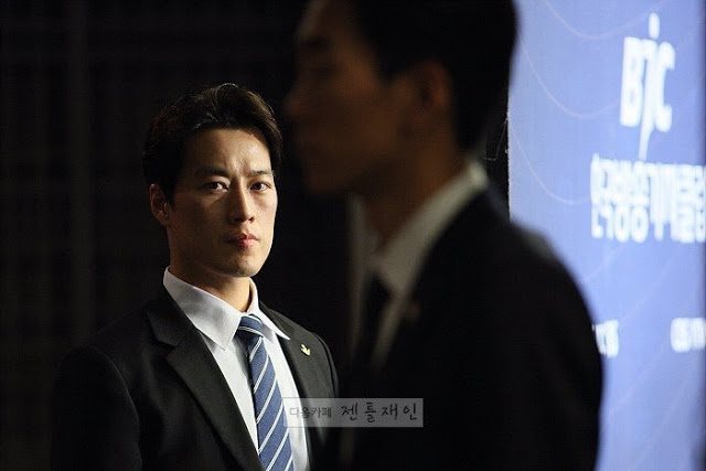 10 Foto pengawal Presiden Korea Selatan yang berwajah seganteng aktor