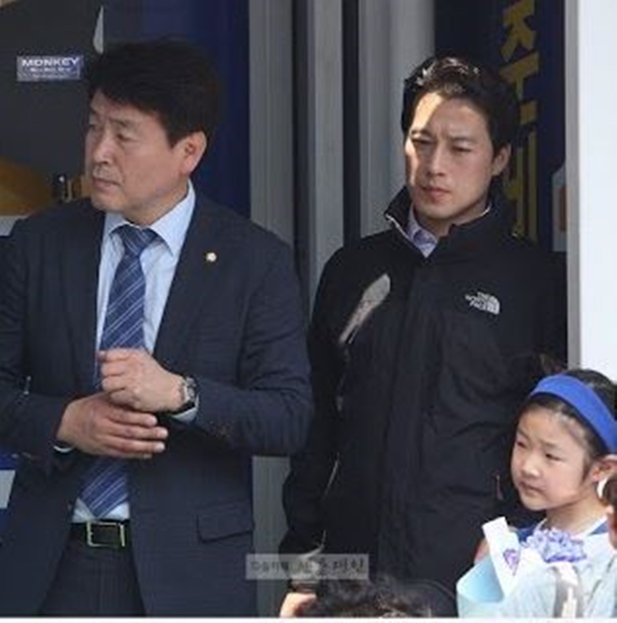 10 Foto pengawal Presiden Korea Selatan yang berwajah seganteng aktor