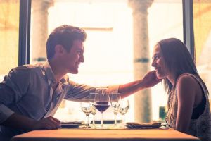 10 Alasan pasangan yang suka makan bareng bakal langgeng, cieee