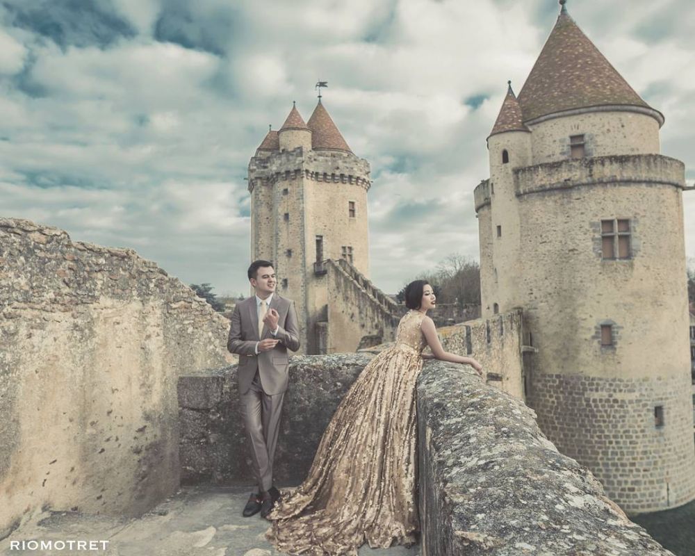 13 Foto pernikahan Ditmar Hadi dengan anak pengusaha, mewah dan meriah