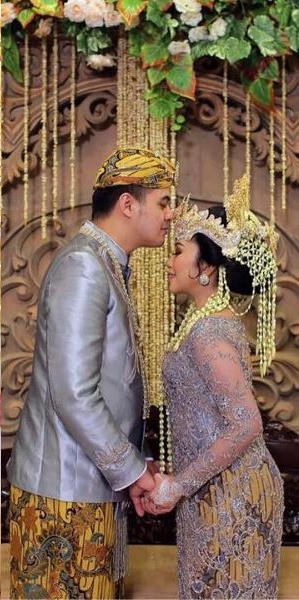 13 Foto pernikahan Ditmar Hadi dengan anak pengusaha, mewah dan meriah