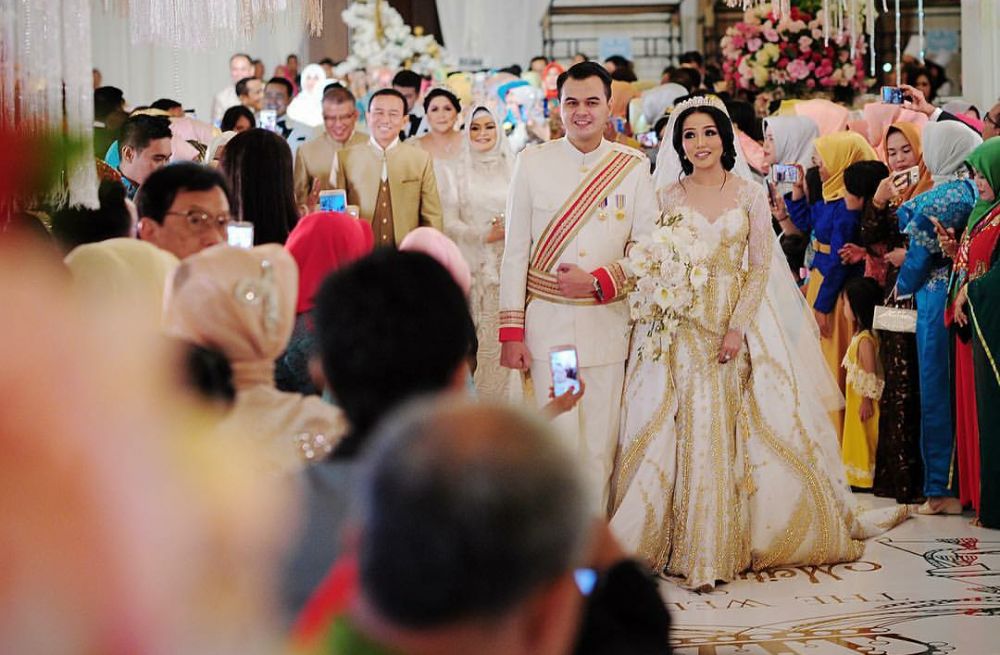 13 Foto pernikahan Ditmar Hadi dengan anak pengusaha, mewah dan meriah