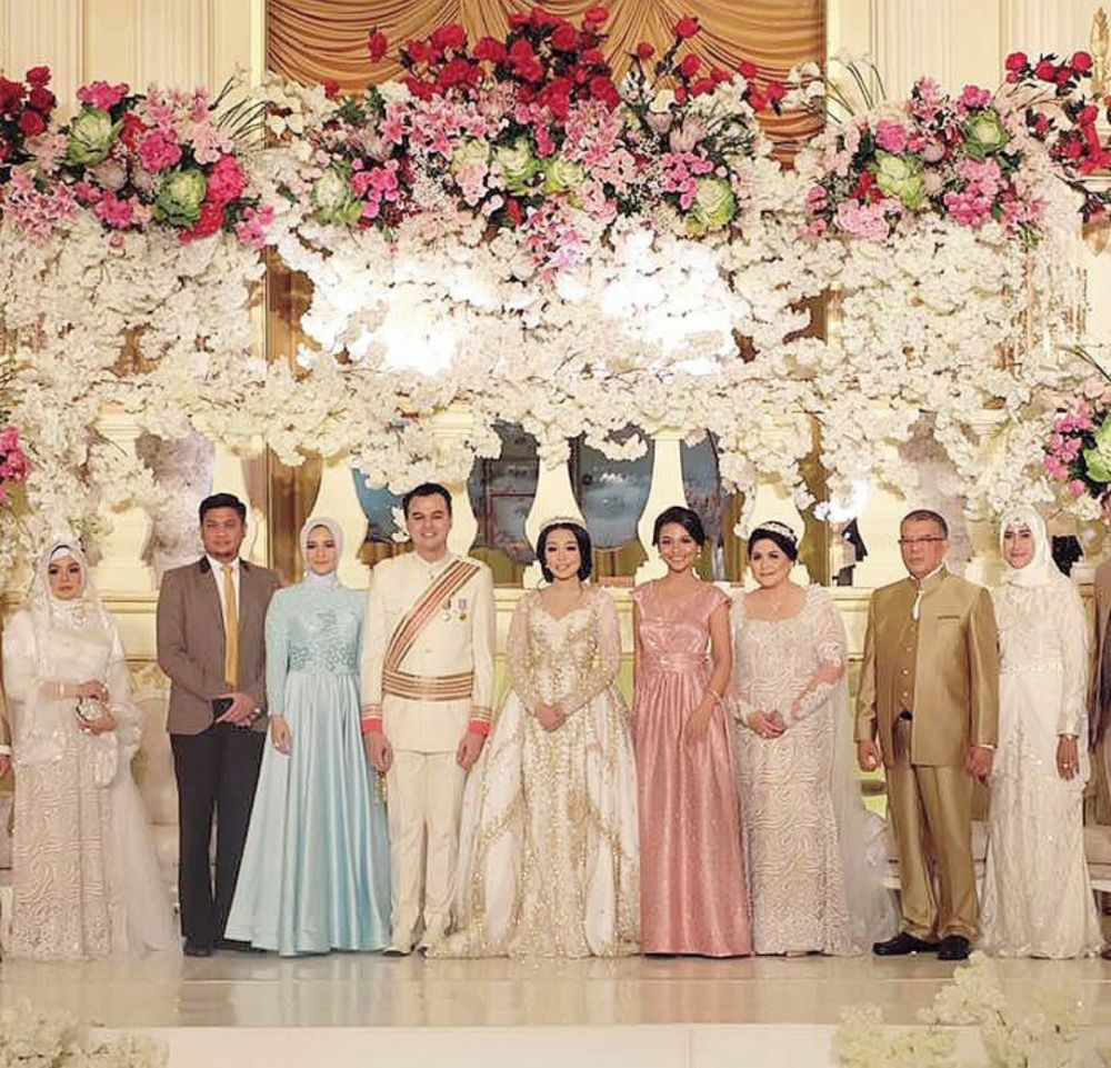 13 Foto pernikahan Ditmar Hadi dengan anak pengusaha, mewah dan meriah