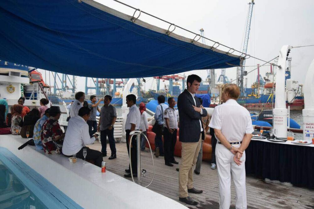 Pertama kalinya kapal pesiar layar tinggi berlabuh di Indonesia