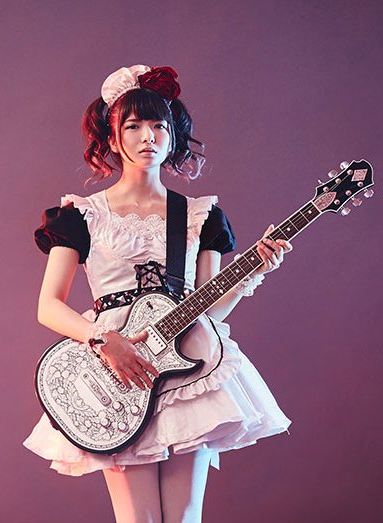 10 Foto seleb cantik Jepang saat pakai baju pembantu, gemas!