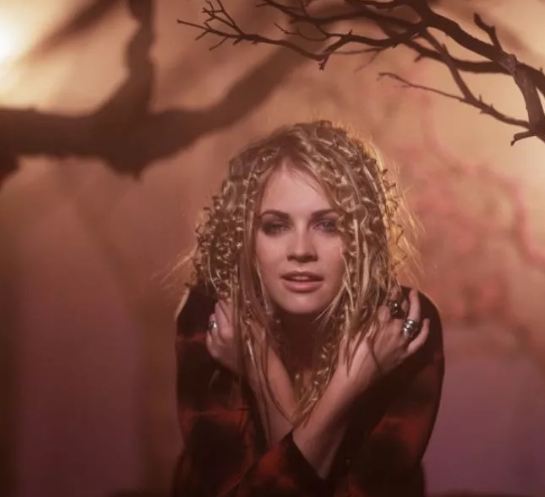 10 Gaya rambut terburuk selebriti, ada yang kayak mi instan