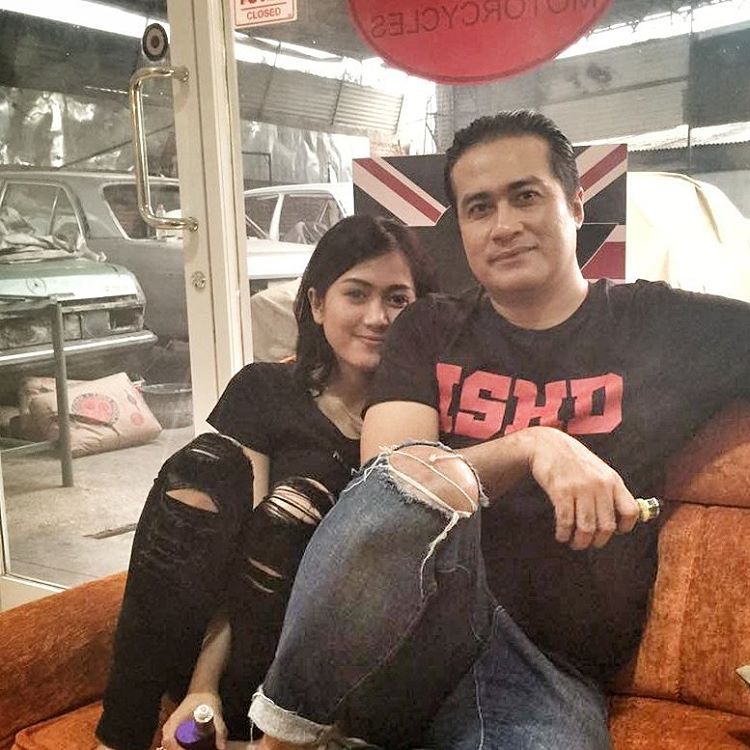 4 Fakta seputar pernikahan Adjie Pangestu, usianya terpaut 25 tahun