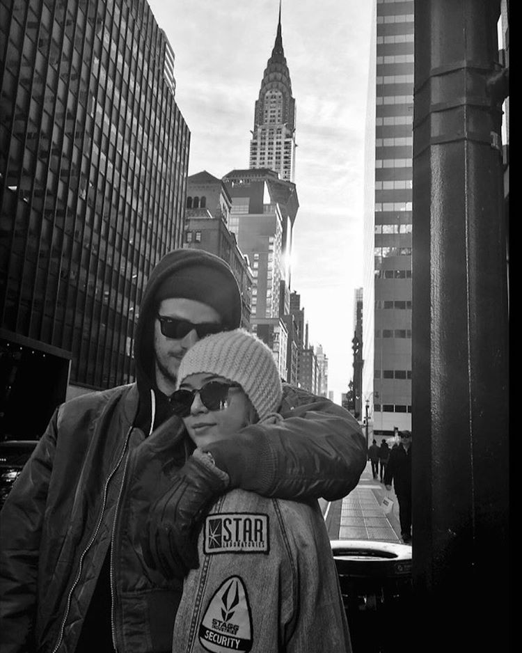 Tunangan, ini 12 potret romantis Grant Gustin 'The Flash' dan kekasih