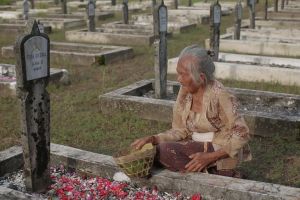 5 Alasan mengapa wajib nonton film Ziarah, jarang ada tokoh utama unik