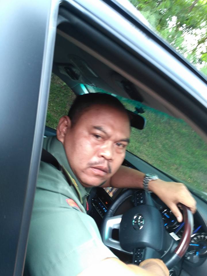 Video aksi koboi diduga anggota TNI pecah kaca bus ini viral