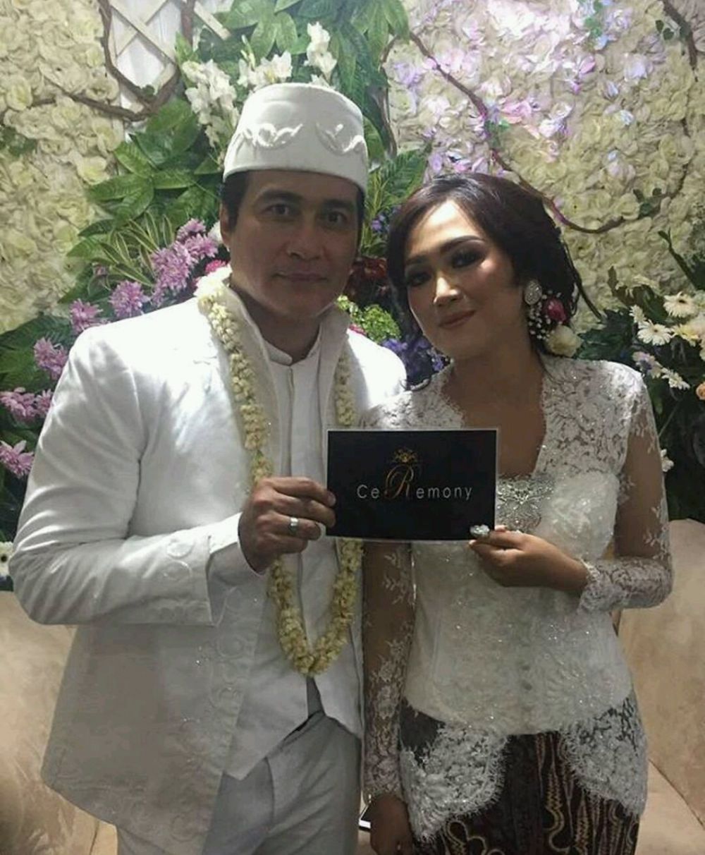 9 Potret sederhana momen pernikahan Adjie Pangestu dan Novita Petria