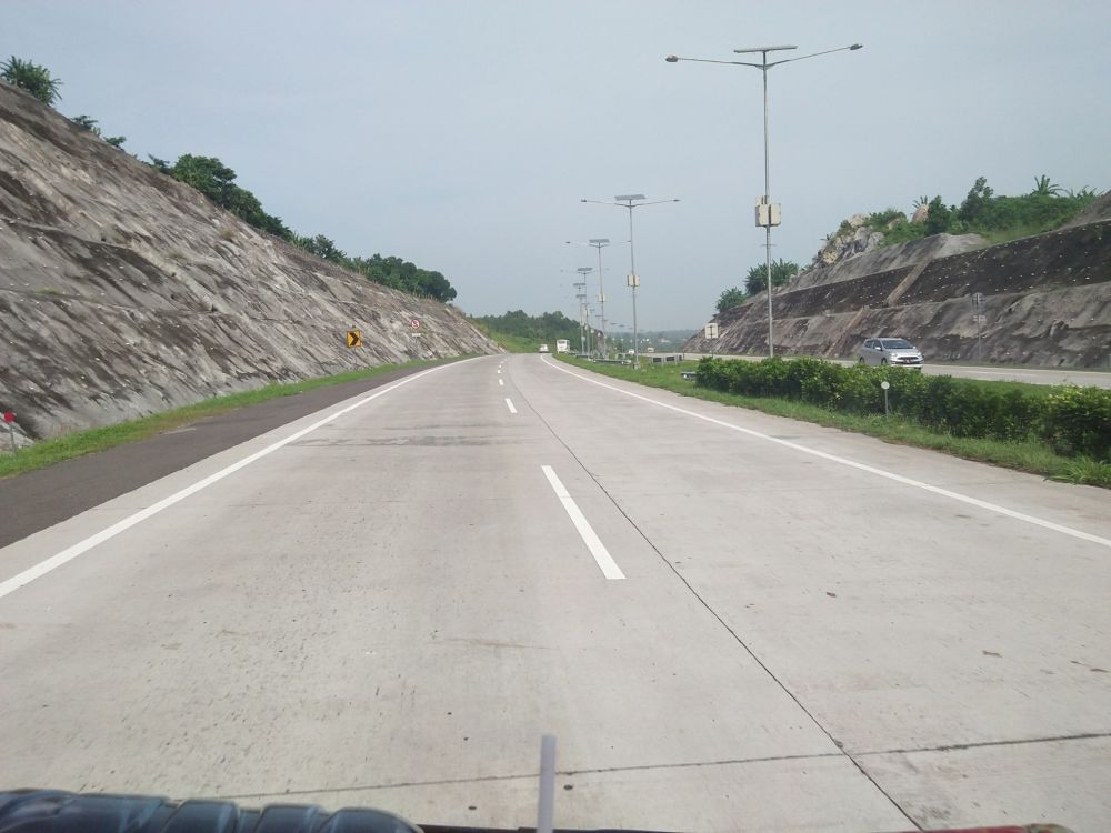 Kisah sopir potret batu misterius di Tol Cipali ini bikin merinding