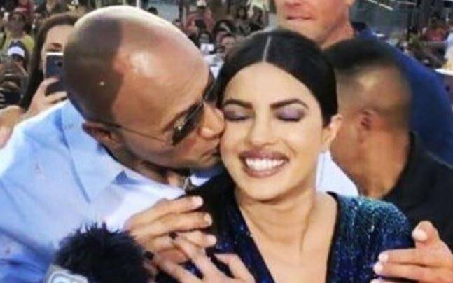 10 Foto Priyanka Chopra dan para aktor Hollywood di premiere Baywatch