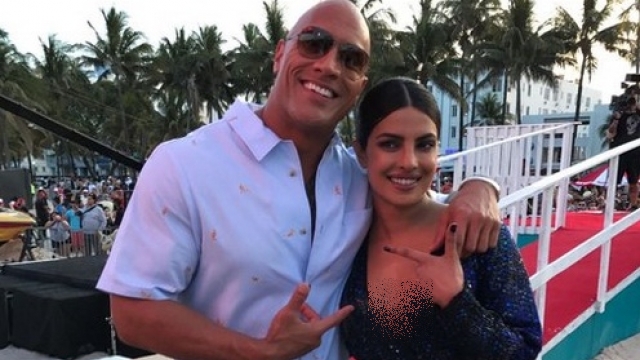 10 Foto Priyanka Chopra dan para aktor Hollywood di premiere Baywatch