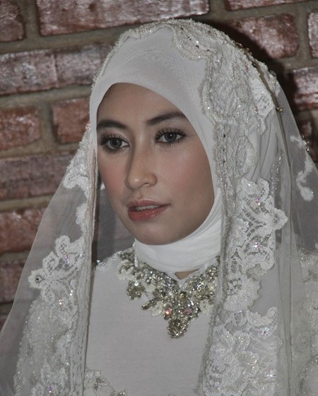 4 Wanita cantik ini pernah jatuh ke pelukan Adjie Pangestu