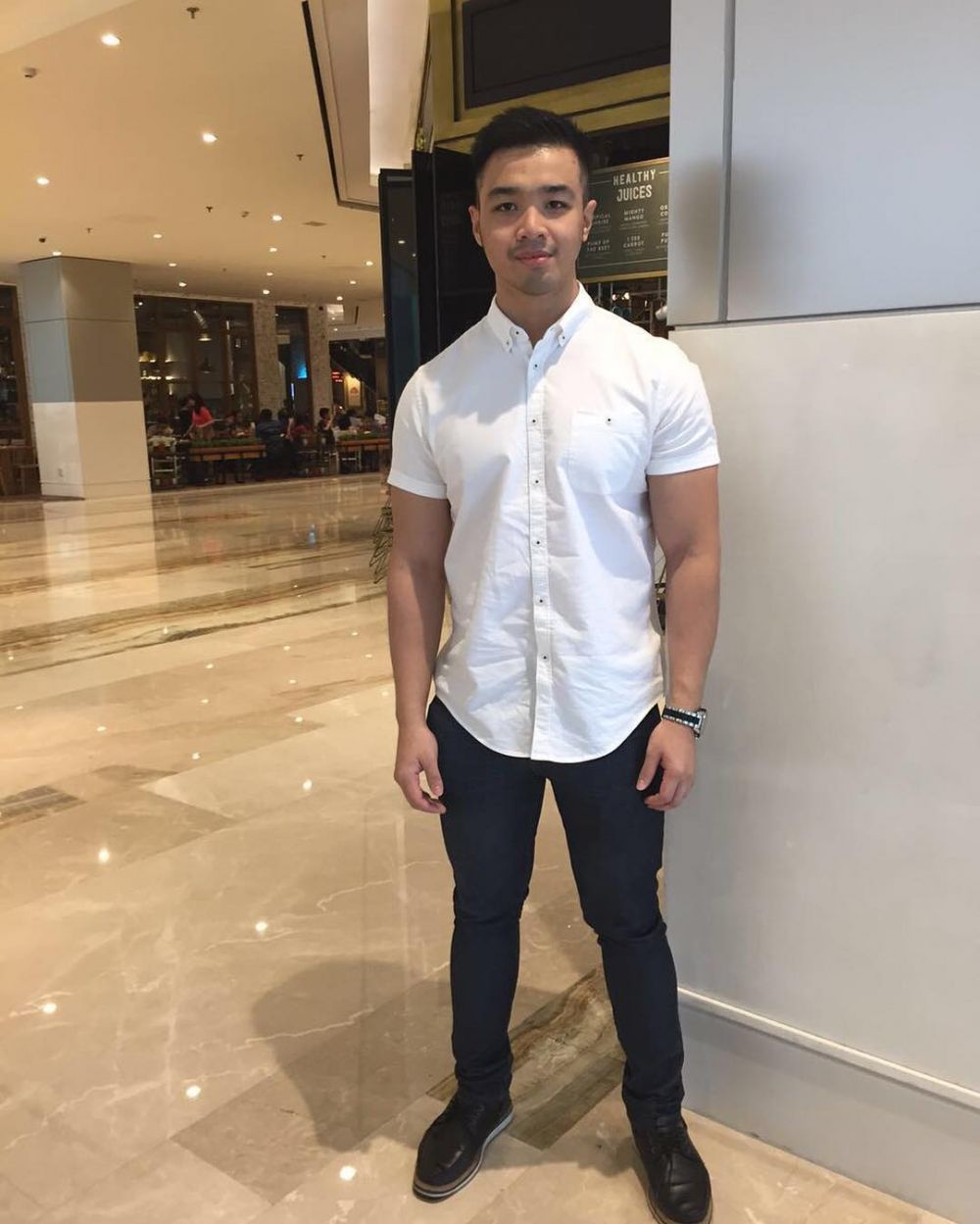 Kenalkan Himawan, adik Tina Toon yang jadi lulusan terbaik Untar