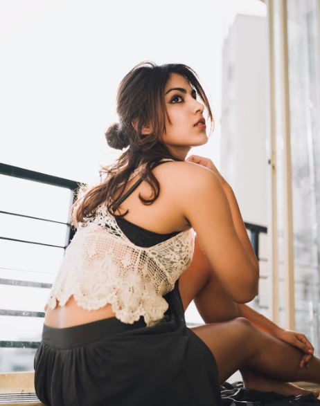 Rhea Chakraborty, si seksi yang jadi 'Ariel Tatum'-nya Bollywood