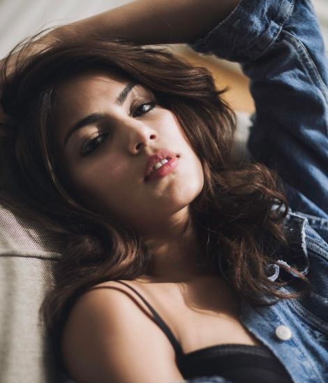 Rhea Chakraborty, si seksi yang jadi 'Ariel Tatum'-nya Bollywood