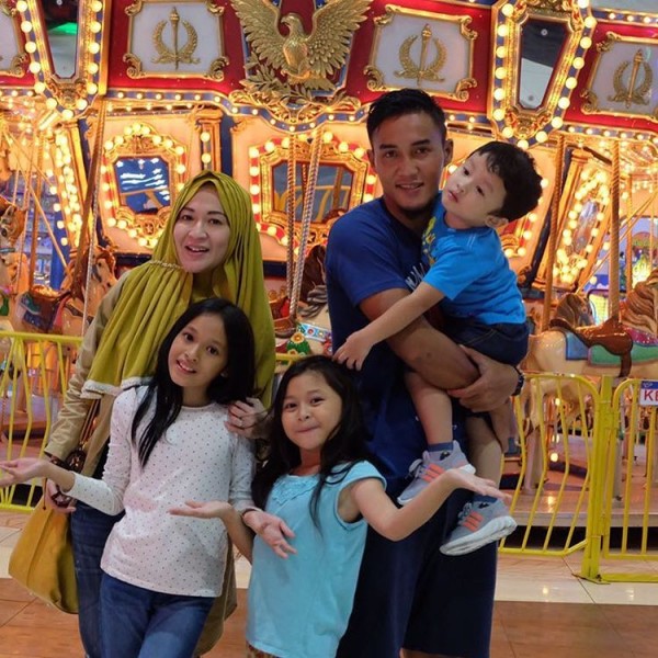 8 Artis cantik ini pernah jatuh ke pelukan pemain sepak bola