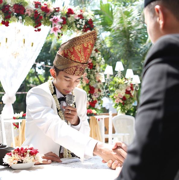 Intip foto pernikahan pebulutangkis Rian Agung dengan Mega Mustica
