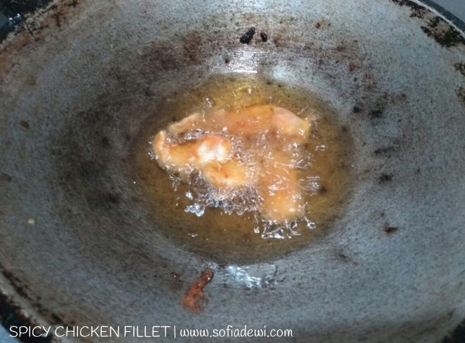 Yuk bikin spicy chicken fillet sendiri, cukup 15 menit saja lho