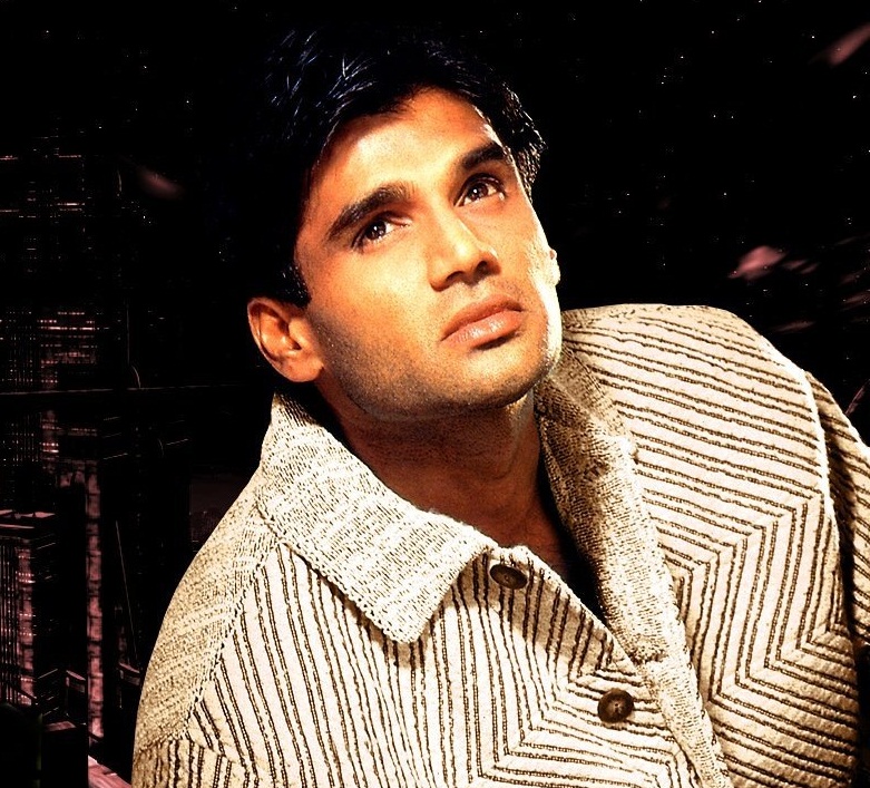 10 Transformasi aktor Bollywood Sunil Shetty, awet ganteng di usia 55
